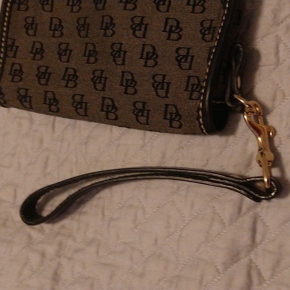 Vintage Dooney & Bourke Signature Black Wristlet. Tan inside. - Picture 10 of 12